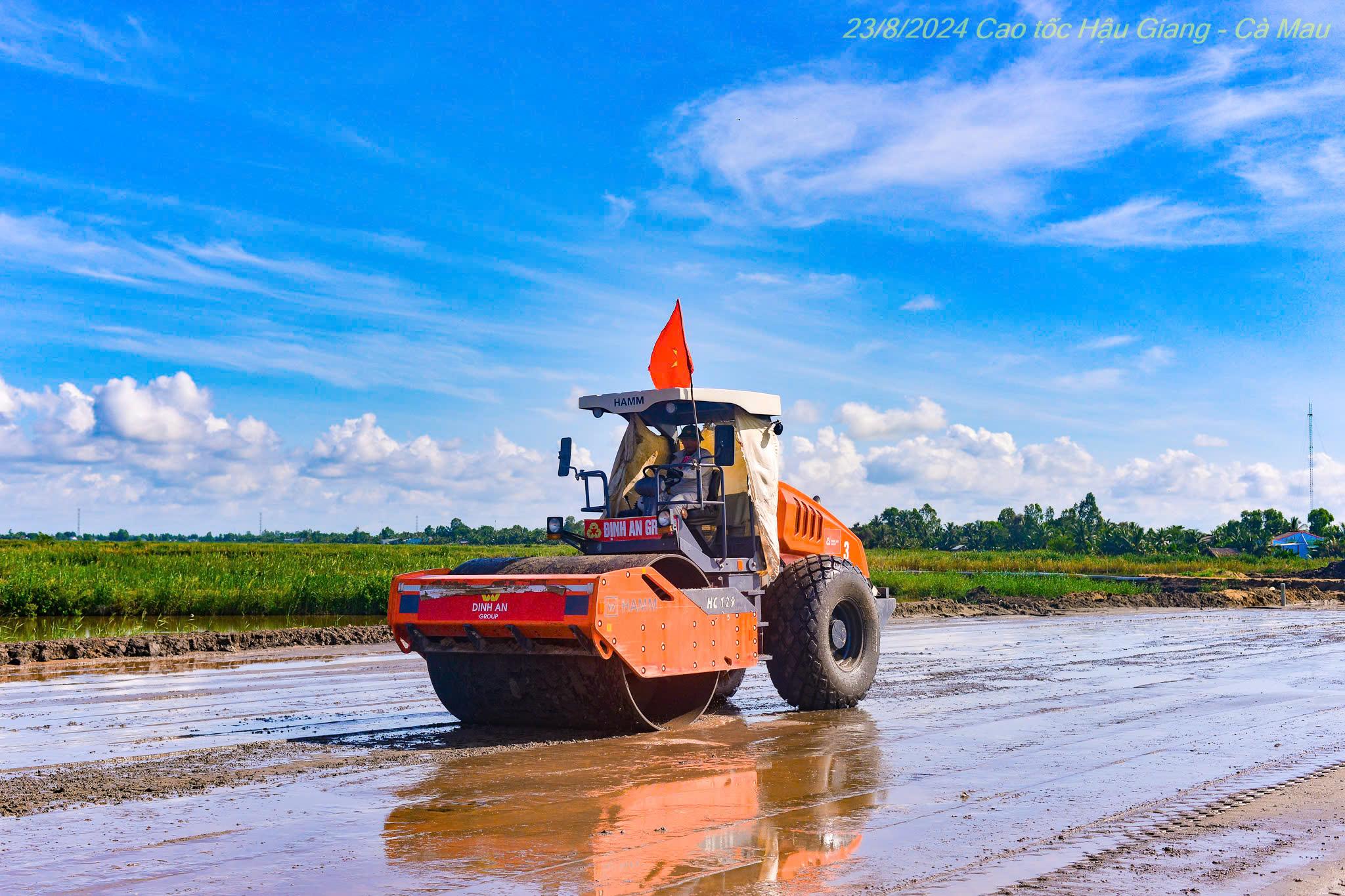 đội ngũ kỹ sư đang tiến hành khảo sát địa chất công trình bằng máy móc hiện đại để đánh giá tính chất nền móng dự án đường cao tốc 08